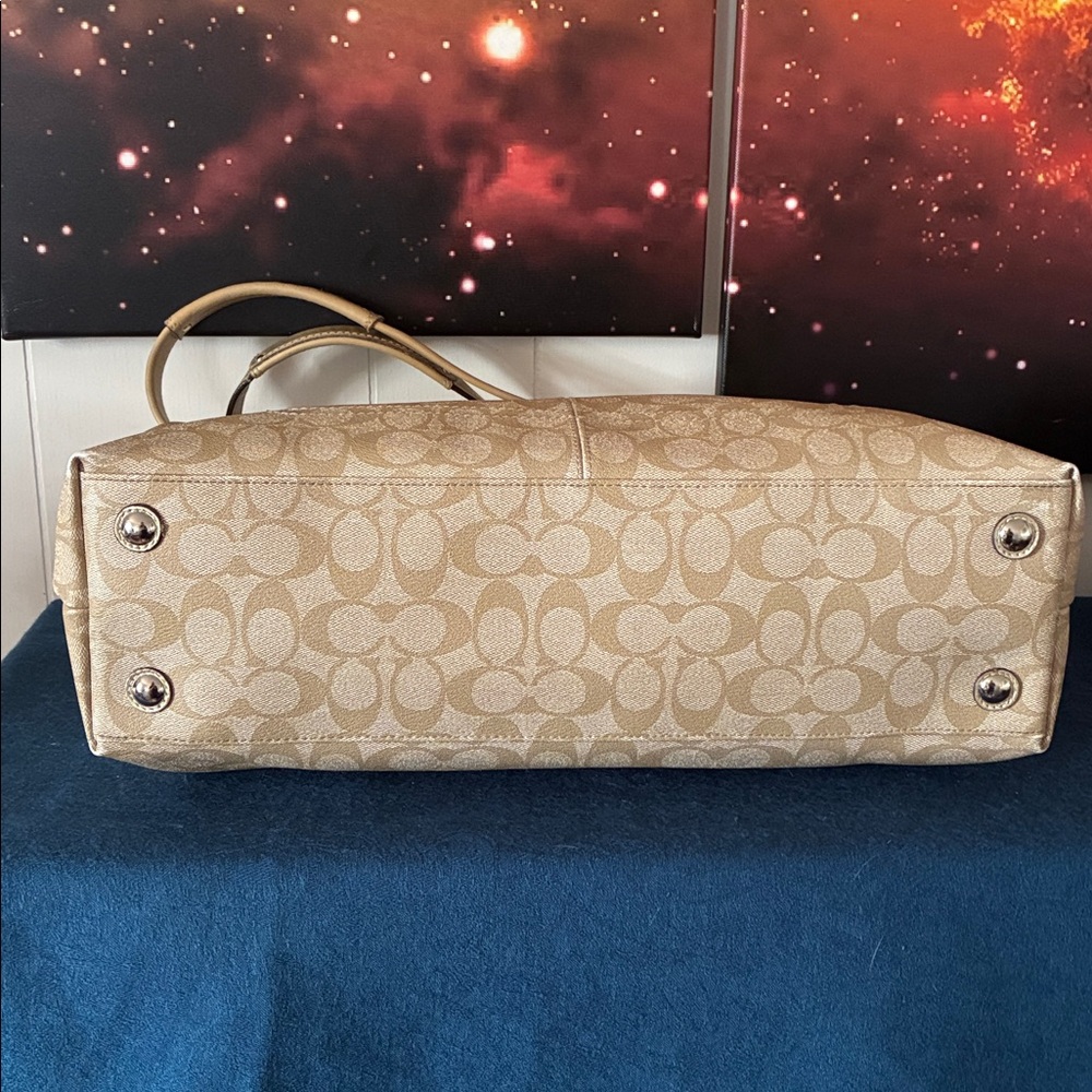 Large Coach Signature Tote w/Kisslock - Picture 8 of 12